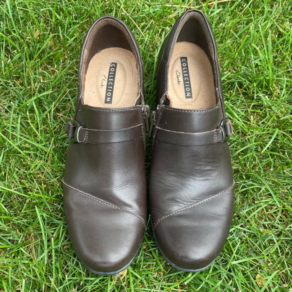 Clarks Shoes Women’s Size 8 Heels Brown Slip On